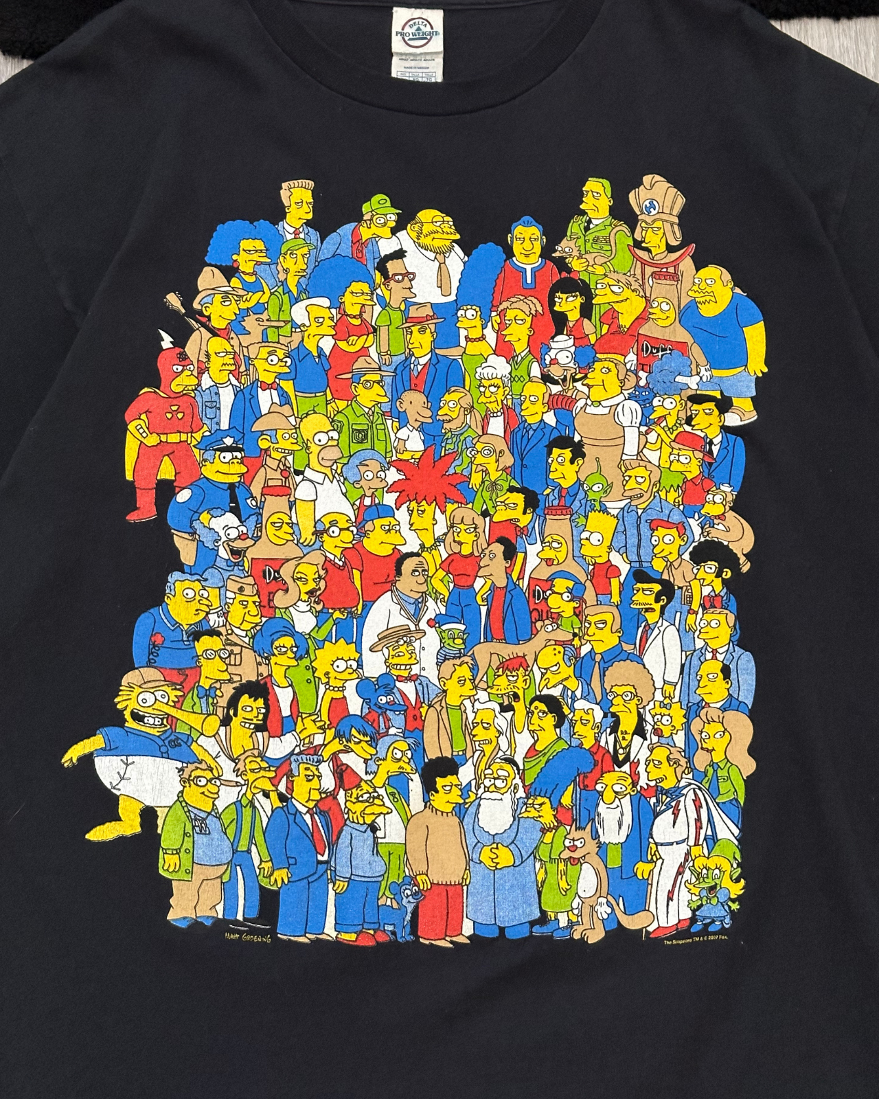 2007 The Simpsons Every Character T-Shirt - Size XL