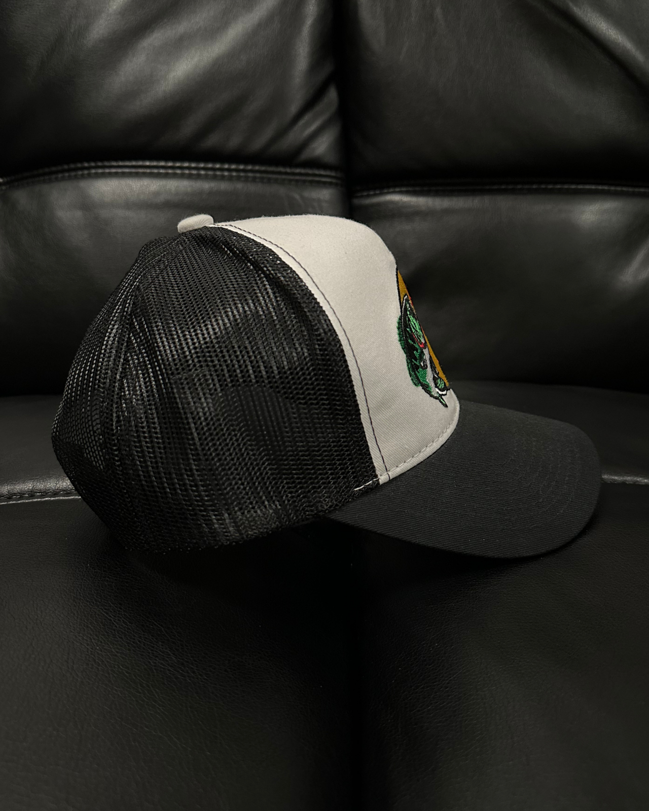 Bass Pro Shops Snap Back Hat / Black