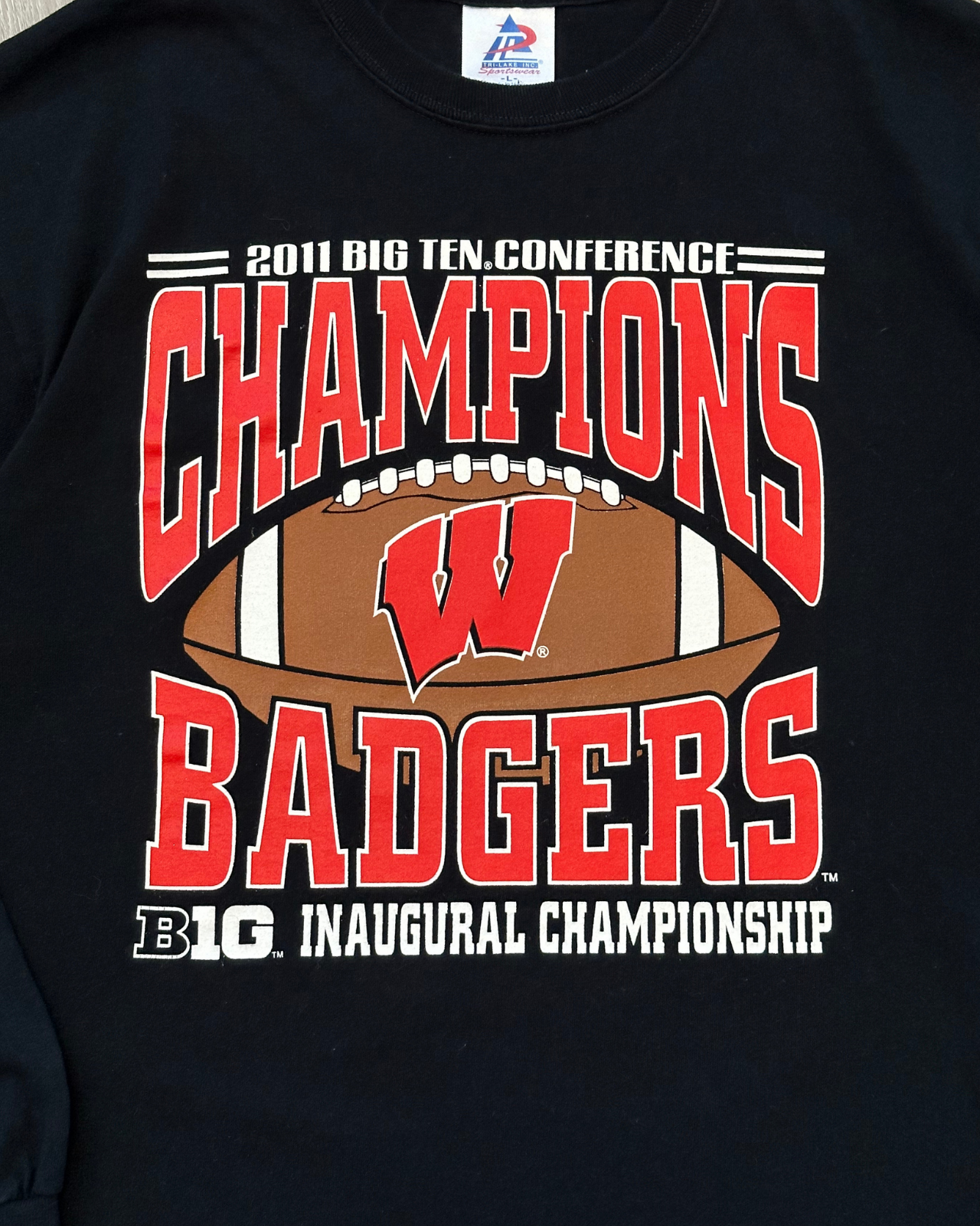 '11 University of Wisconsin Badgers Big10 Conference Champions Long Sleeve - Size L