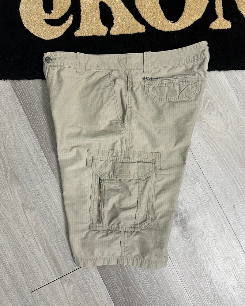 
                  
                    Columbia Ripstop Cargo Shorts - Size 36
                  
                