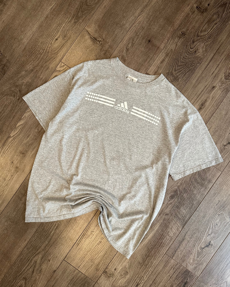 Vintage Y2K Adidas T-Shirt - Size L – eKONIQ