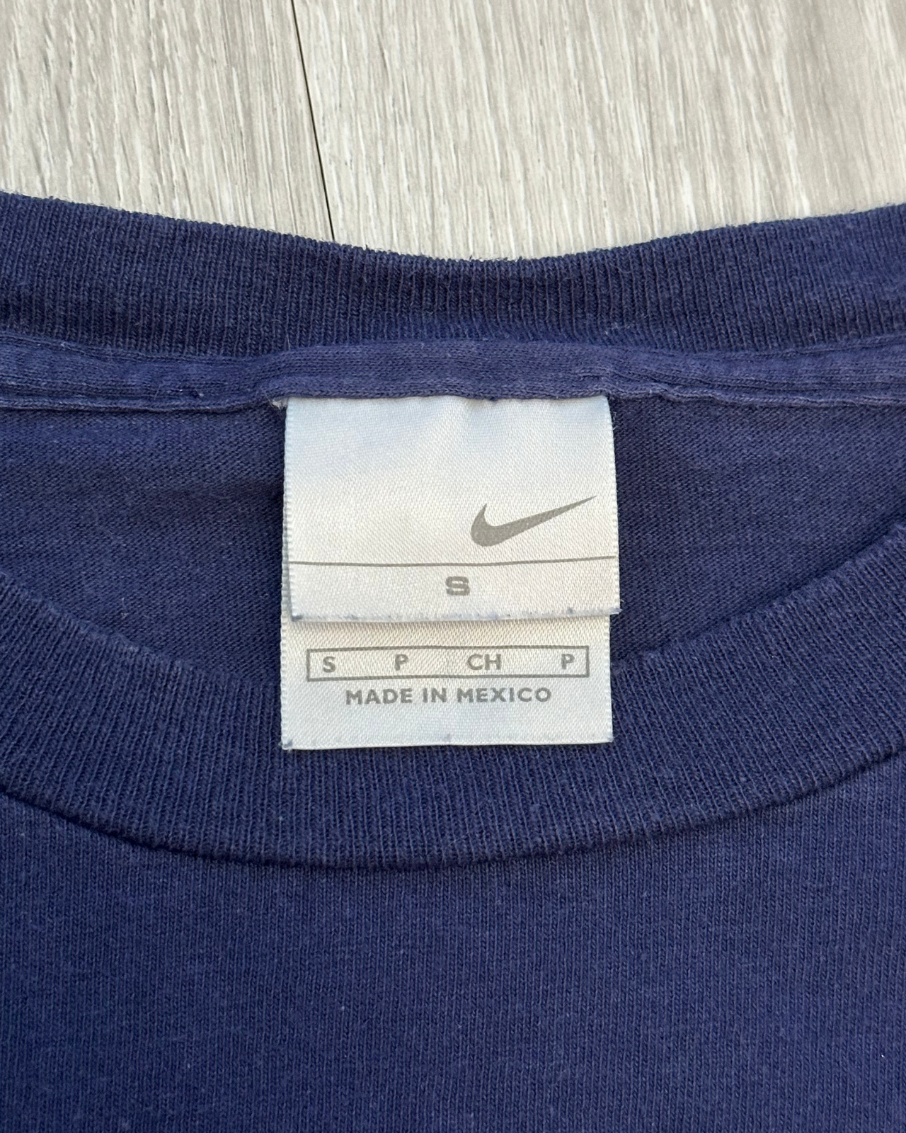 
                  
                    Vintage Y2K Nike T-Shirt - Size S
                  
                