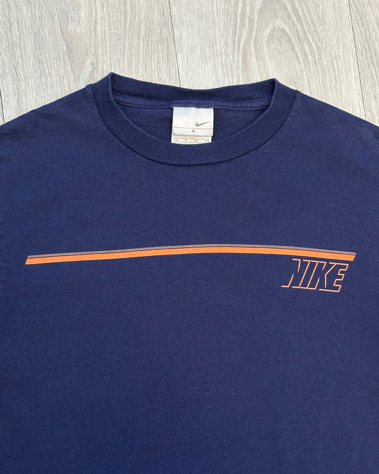 
                  
                    Vintage Y2K Nike T-Shirt - Size S
                  
                