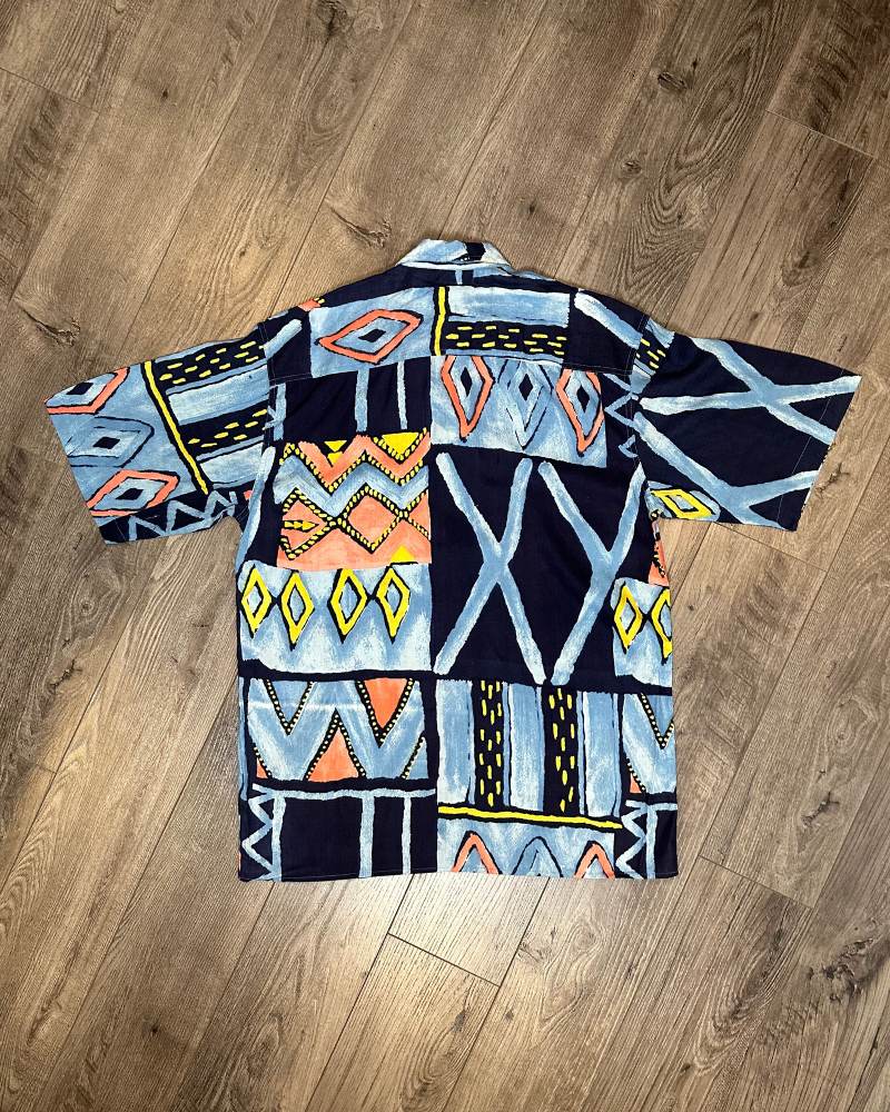 
                  
                    Vintage Crazy Abstract Pattern Fine Line Button Up T-Shirt - Size L
                  
                