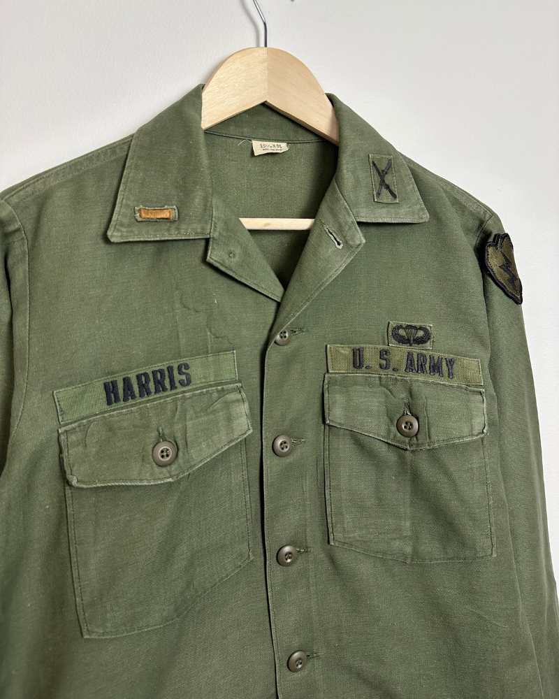
                  
                    Vintage U.S. Army Second Lieutenant Button Up Shirt - Size L
                  
                