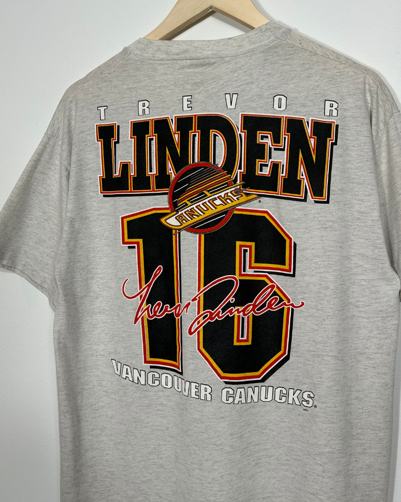 
                  
                    Vintage Vancouver Canucks NHL Trevor Linden T-Shirt (Signed) - Size L
                  
                