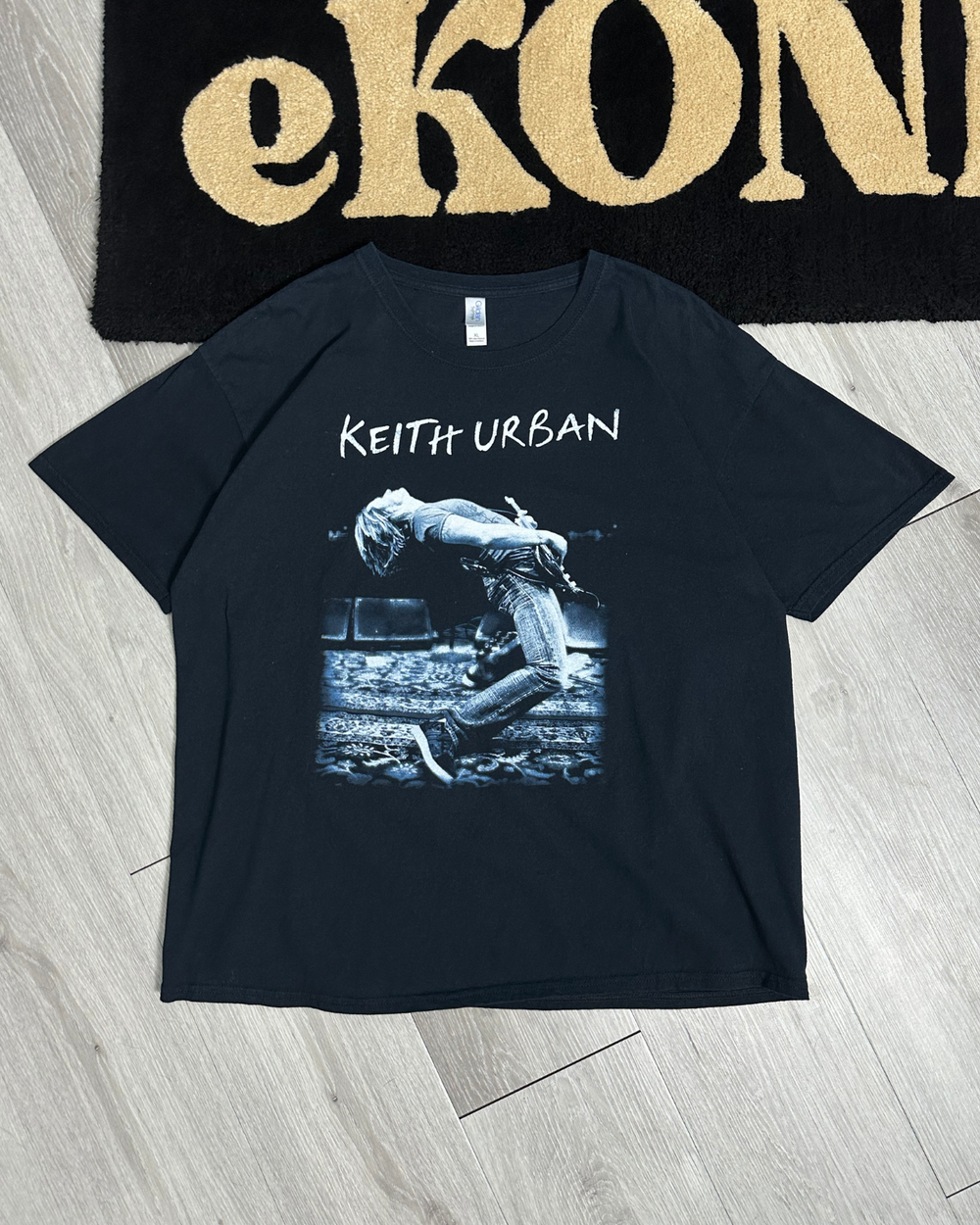 '11 Keith Urban Get Closer World Tour T-Shirt - Size XL