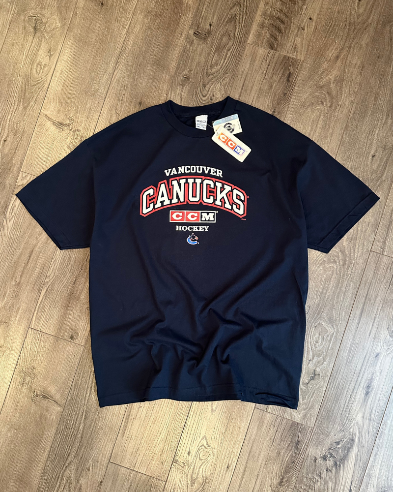 NWT - Vintage CCM Vancouver Canucks NHL T-Shirt - Size XXL