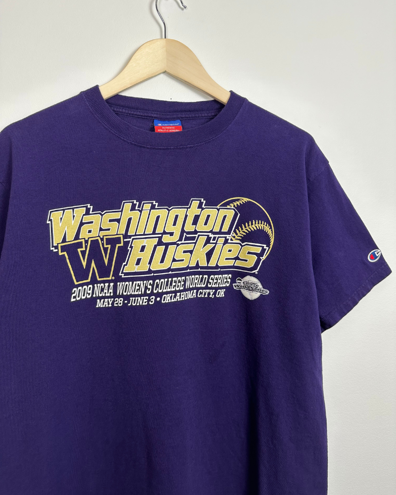
                  
                    Vintage Champion '09 University of Washington Huskies T-Shirt - Size L
                  
                