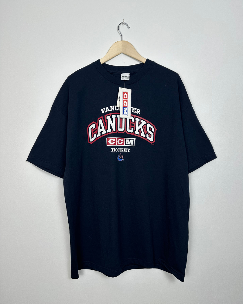 
                  
                    NWT - Vintage CCM Vancouver Canucks NHL T-Shirt - Size XXL
                  
                