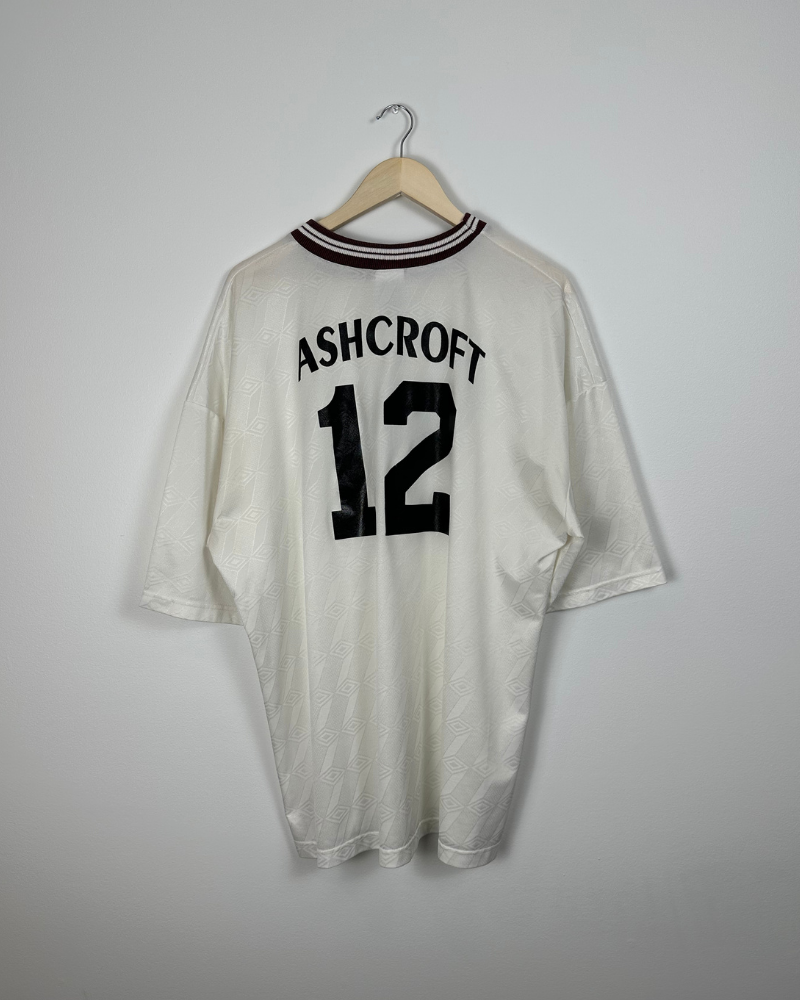 Vintage Umbro Soccer Jersey - Size XL – eKONIQ