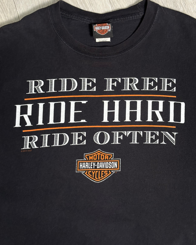 
                  
                    '11 Harley Davidson Salina Kansas T-Shirt - Size XL
                  
                