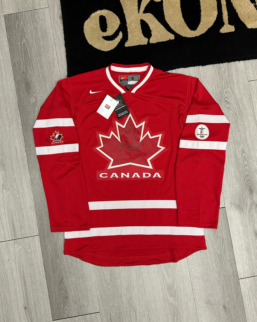 BNWT - '10 Nike Team Canada Olympics Hockey Jersey - Size S