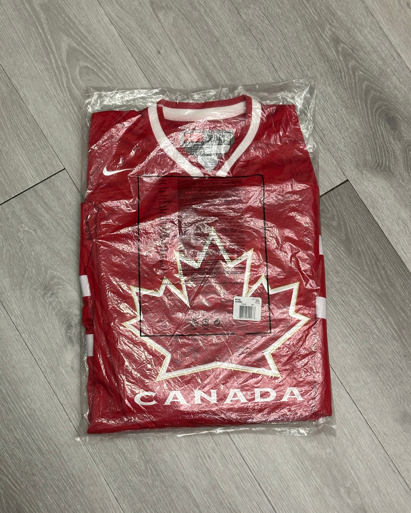 
                  
                    BNWT - '10 Nike Team Canada Olympics Hockey Jersey - Size XXL
                  
                