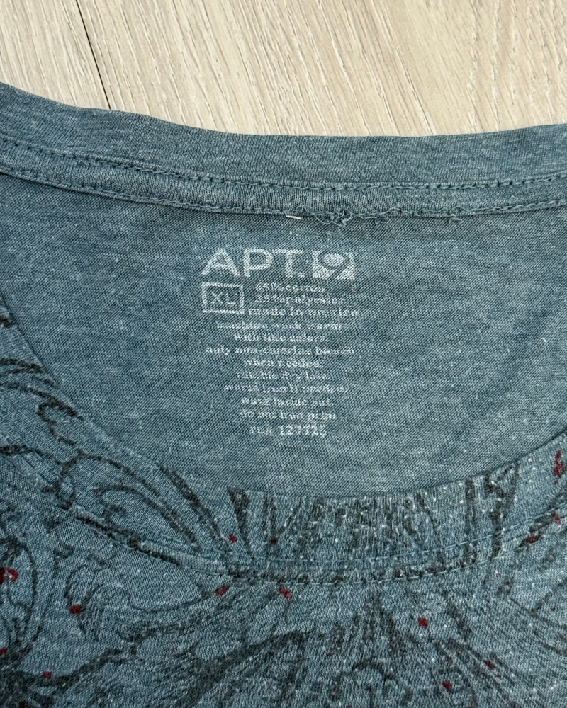 
                  
                    Y2K APT.9 T-Shirt - Size XL
                  
                