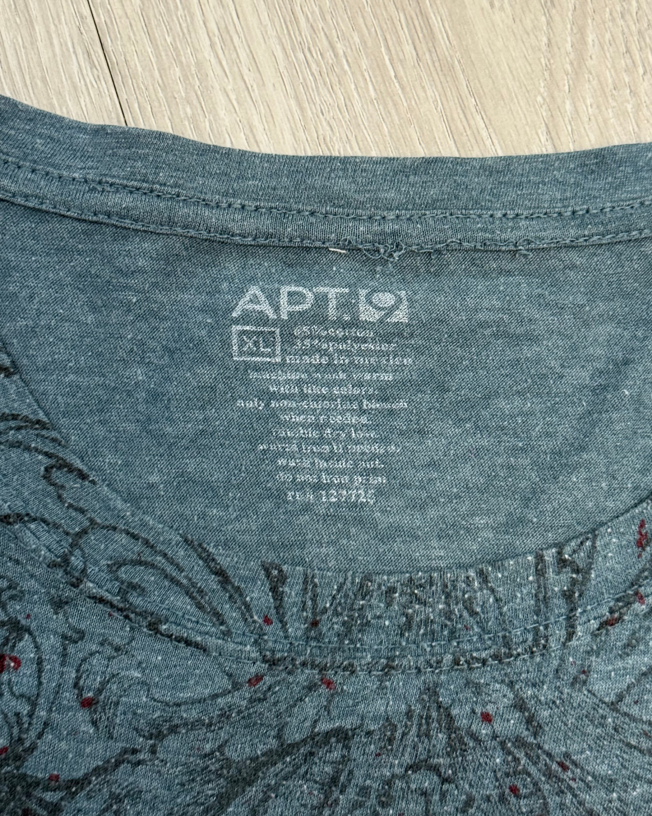 
                  
                    Y2K APT.9 T-Shirt - Size XL
                  
                