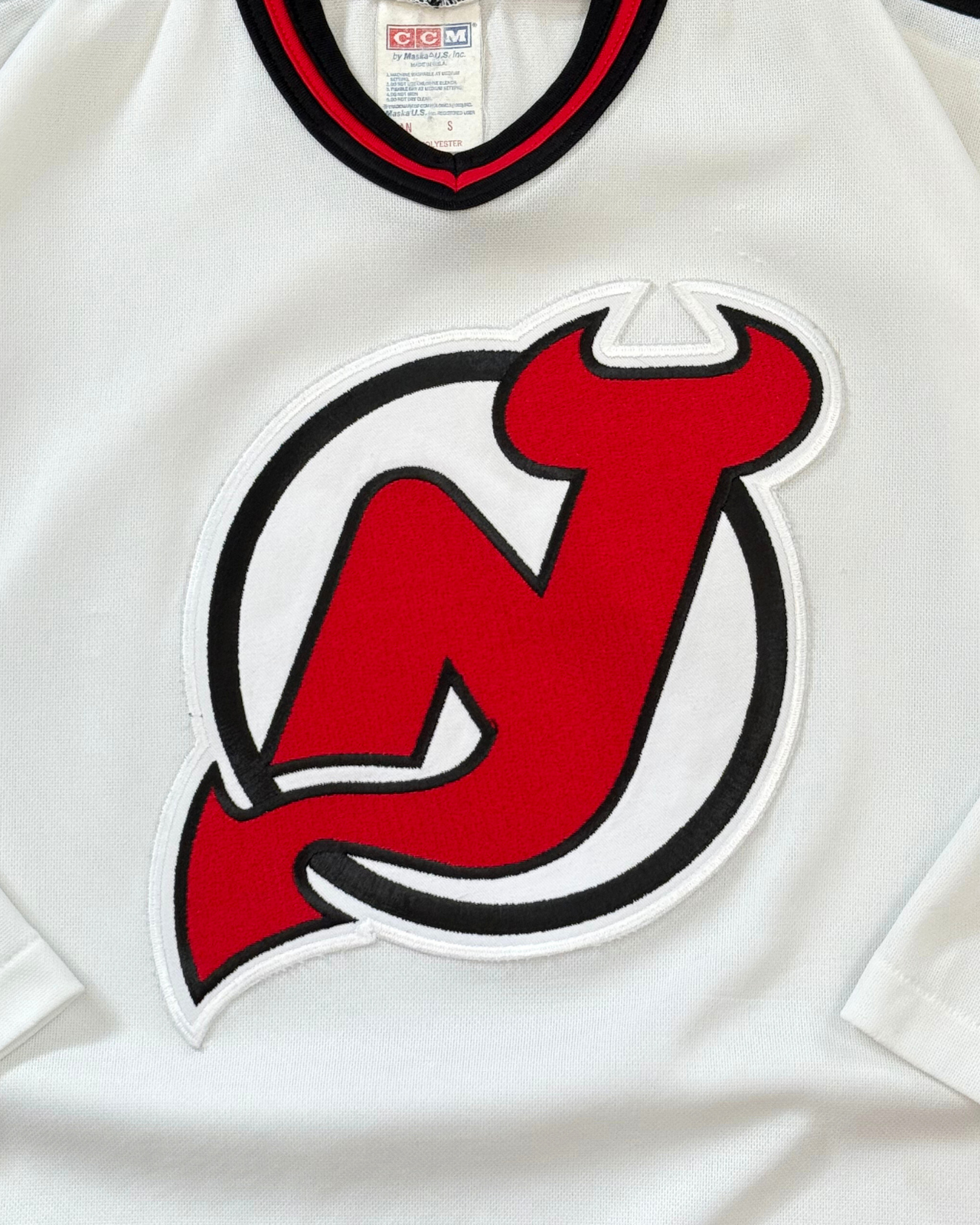 
                  
                    Vintage CCM New Jersey Devils NHL Hockey Jersey - Size S
                  
                