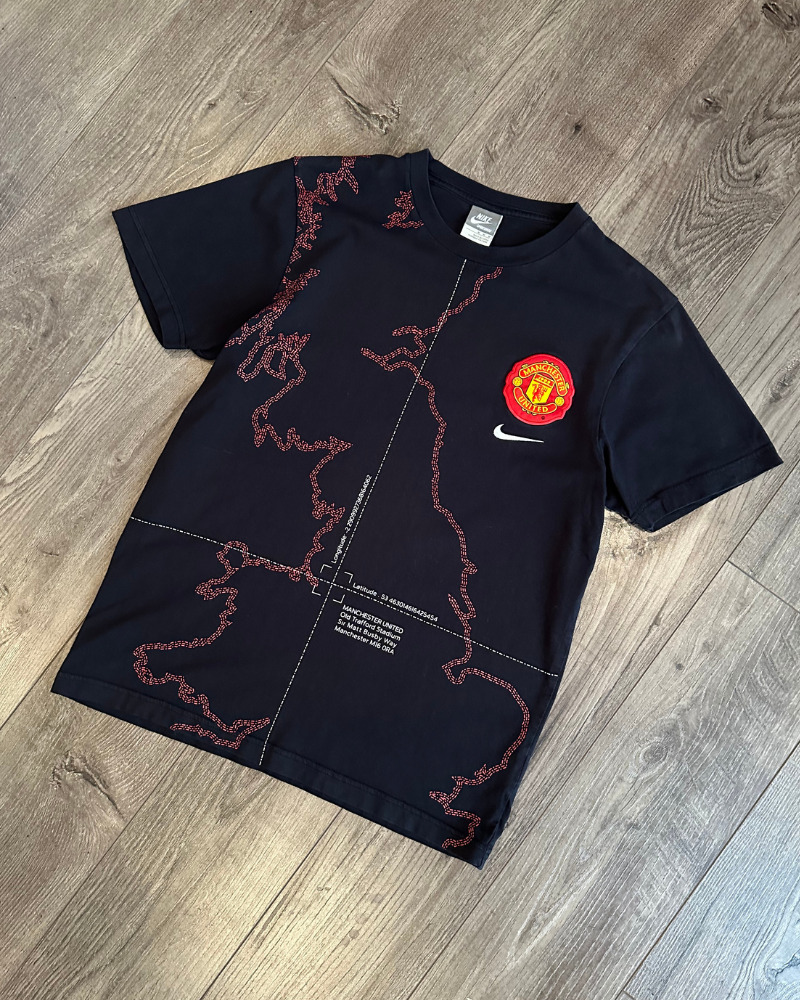 
                  
                    Vintage Nike Manchester United Map Coordinates T-Shirt - Size M
                  
                