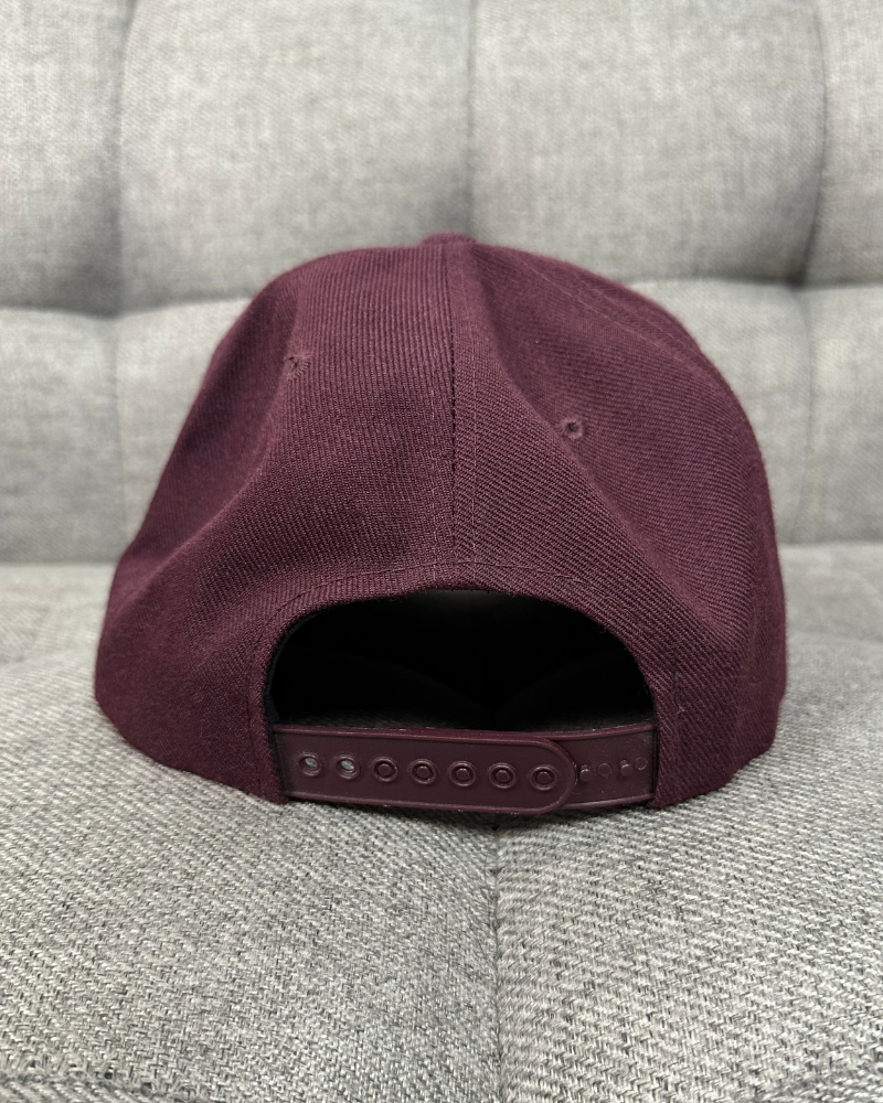 
                  
                    New - Vintage Oakley Logo Maroon Snap Back Hat
                  
                