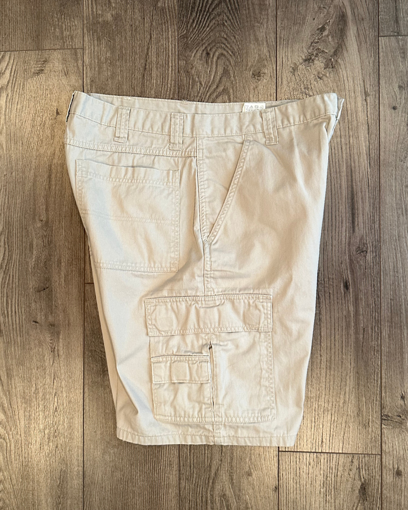 
                  
                    Vintage Wrangler Beige Cargo Shorts - Size 36
                  
                
