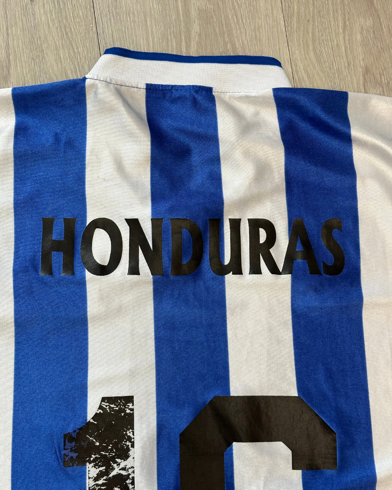 
                  
                    Joma Honduras #16 Soccer Jersey - Size XL
                  
                