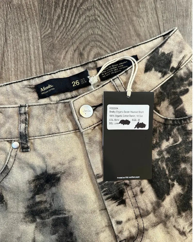 
                  
                    Shelby - Organic Denim Washed Short / Bone
                  
                