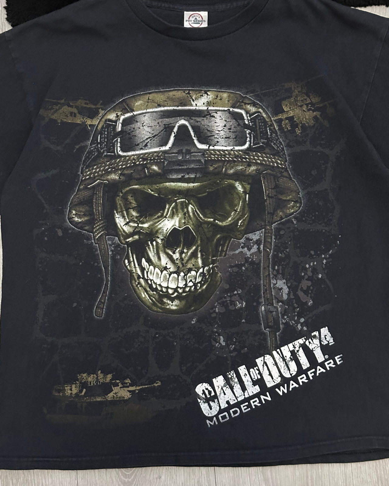 
                  
                    '07 Call of Duty 4 Modern Warfare Promo T-Shirt - Size L
                  
                