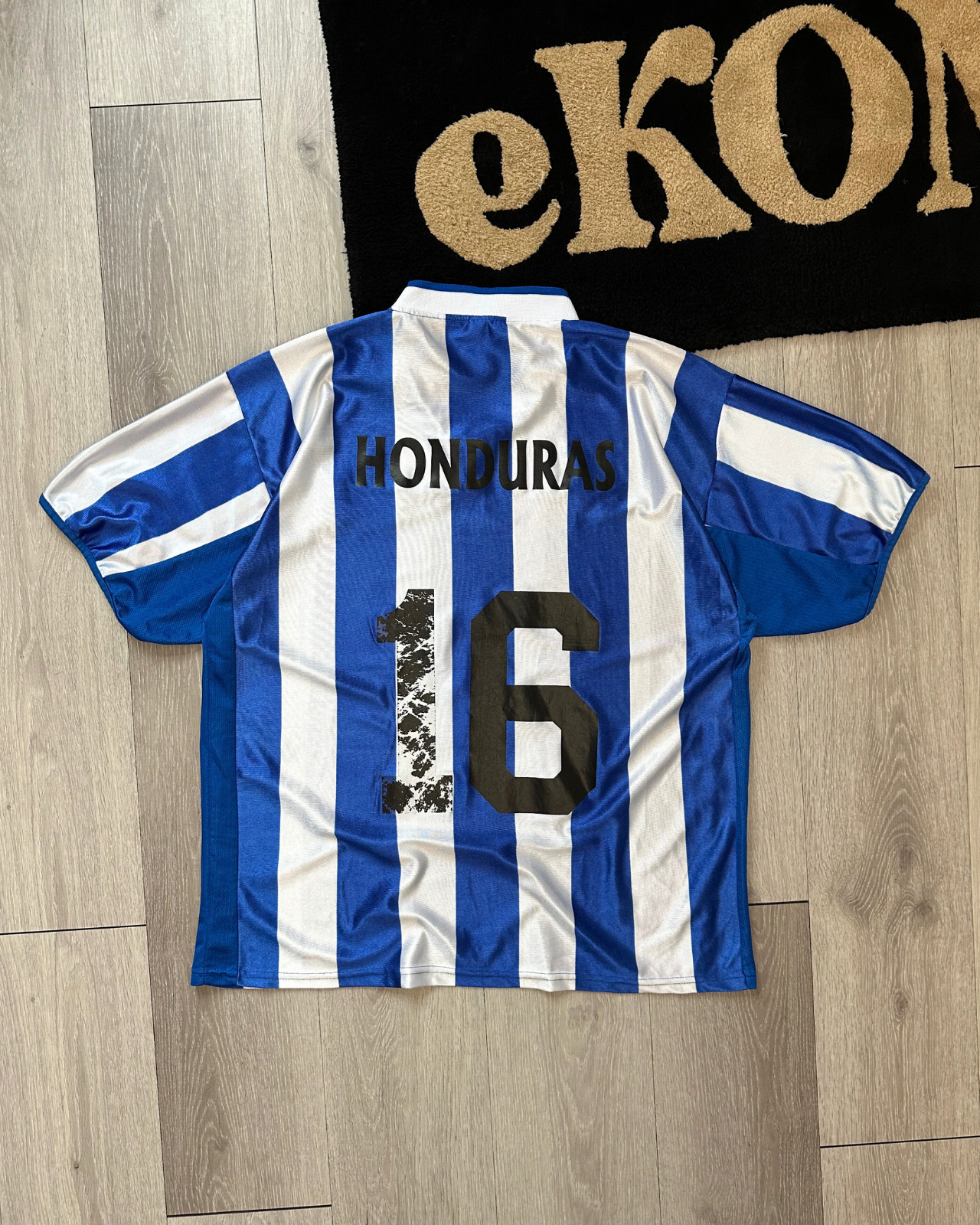 
                  
                    Joma Honduras #16 Soccer Jersey - Size XL
                  
                