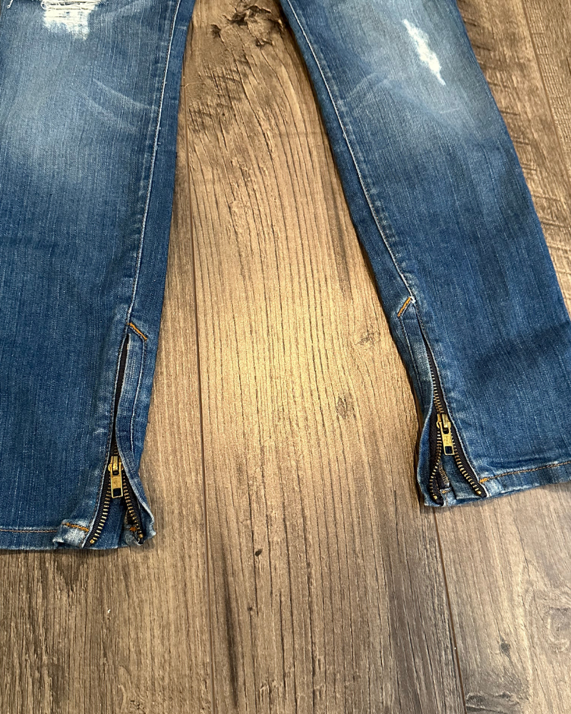 
                  
                    Vintage Guess Women's Zip Ankle Jeans - Size 28
                  
                