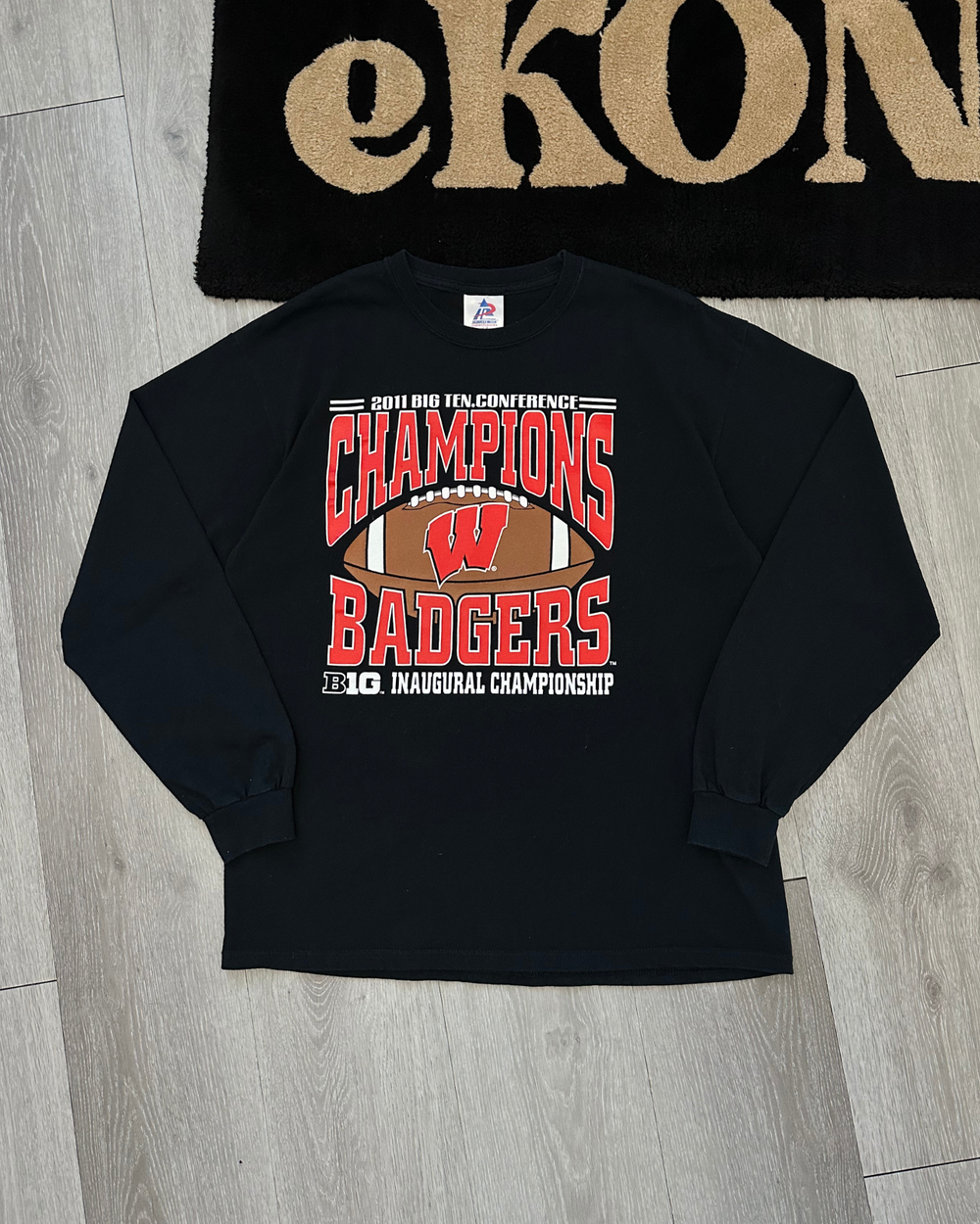 '11 University of Wisconsin Badgers Big10 Conference Champions Long Sleeve - Size L