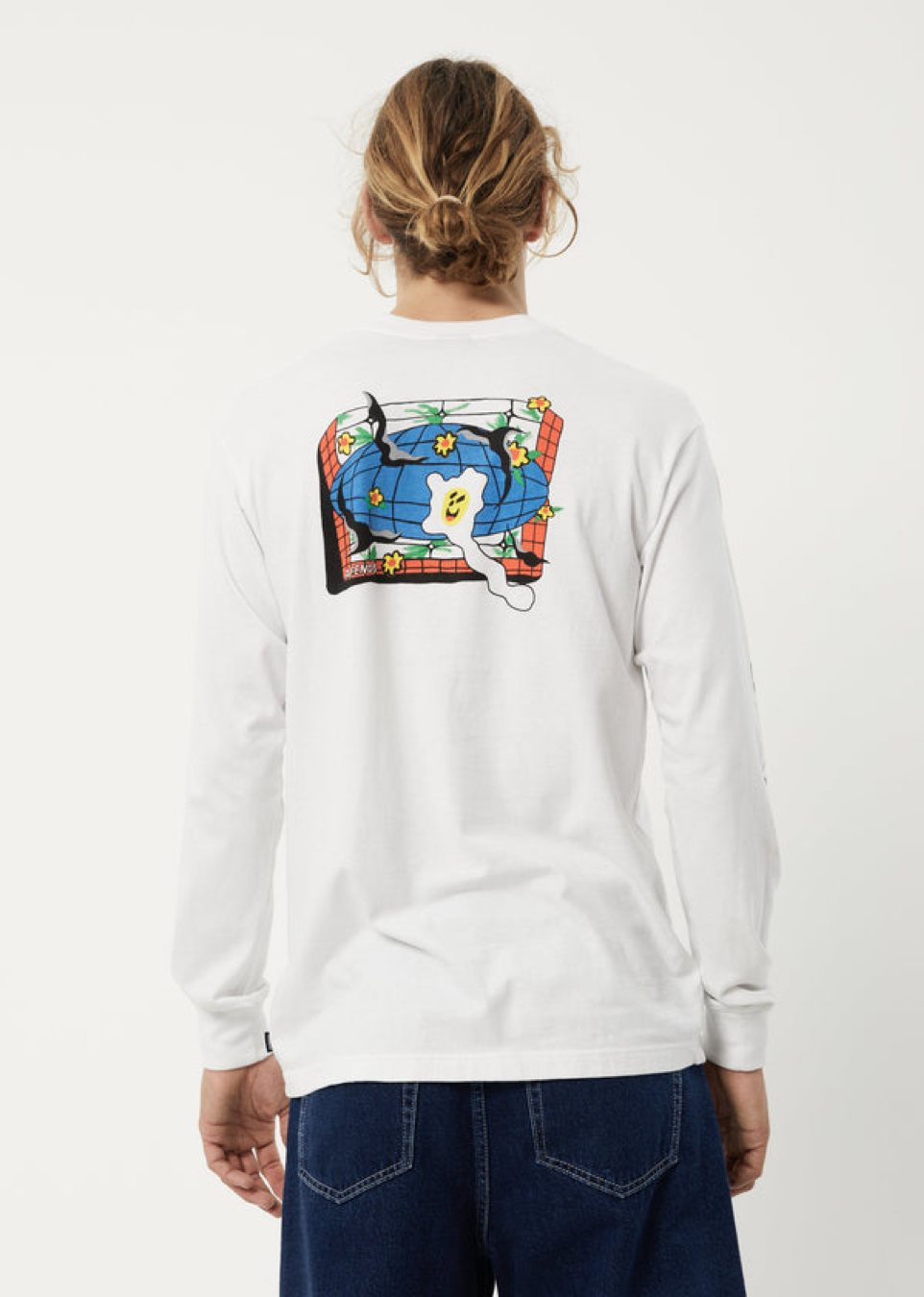 
                  
                    Globe - Recycled Long Sleeve Tee / White
                  
                